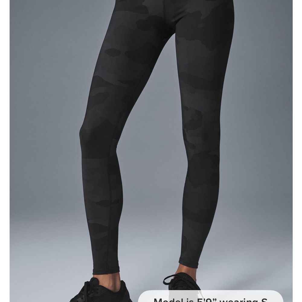 New Alo Yoga Black Camo Leggings - Picture 3 of 6